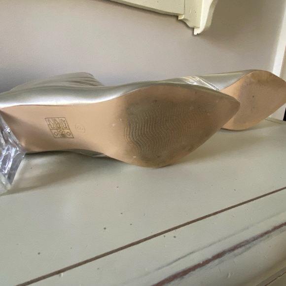 Gold booties with acrylic clear heel. 8.5 EUC - Picture 4 of 5